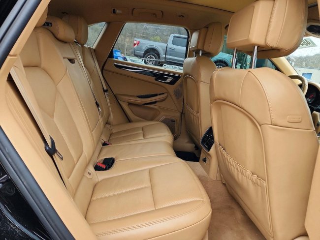 Salvage 2016 Porsche Macan S in Black