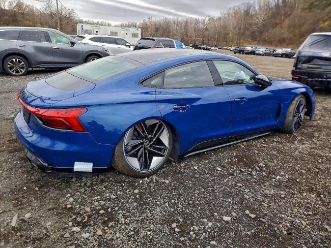 Salvage 2024 Audi Rs E-tron Gt in Blue