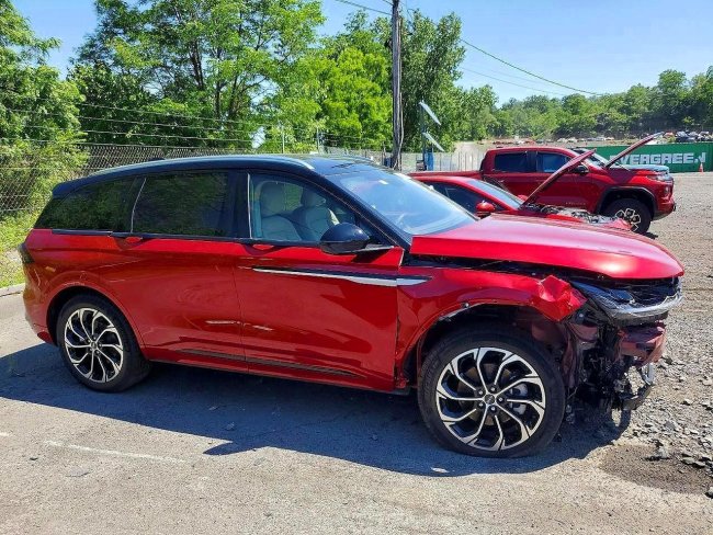Salvage 2025 Lincoln Nautilus  in Burgundy