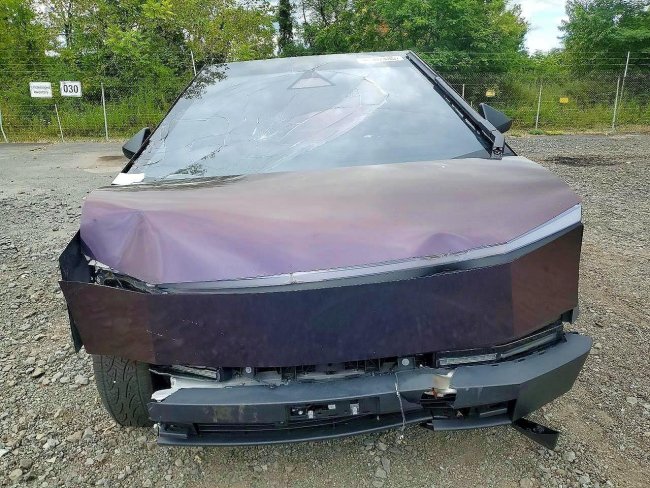 Salvage 2024 Tesla Cybertruck  in Gray