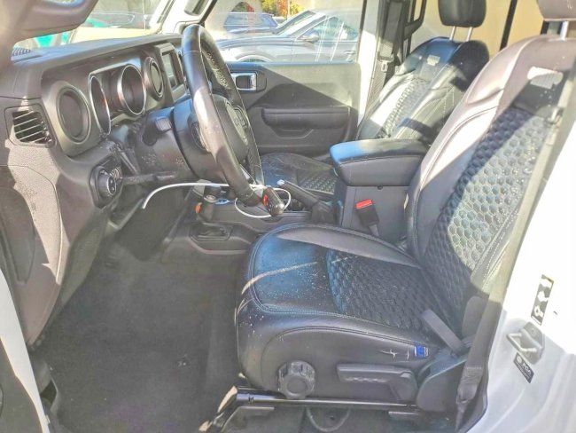 Salvage 2022 Jeep Gladiator  in White