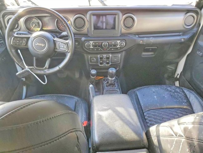 Salvage 2022 Jeep Gladiator  in White