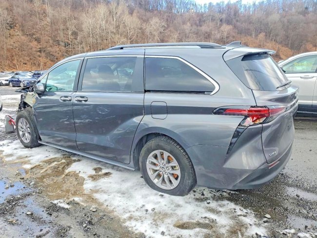 Salvage 2025 Toyota Sienna Xle in Серый