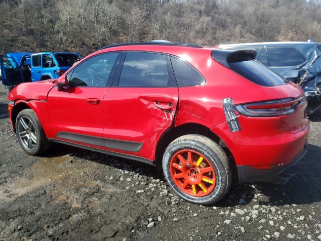 Salvage 2021 Porsche Macan S in Красный