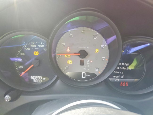 Salvage 2021 Porsche Macan S in Красный