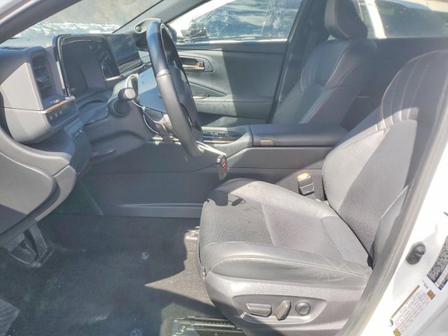 Salvage 2025 Toyota Crown Signia Limited in Белый