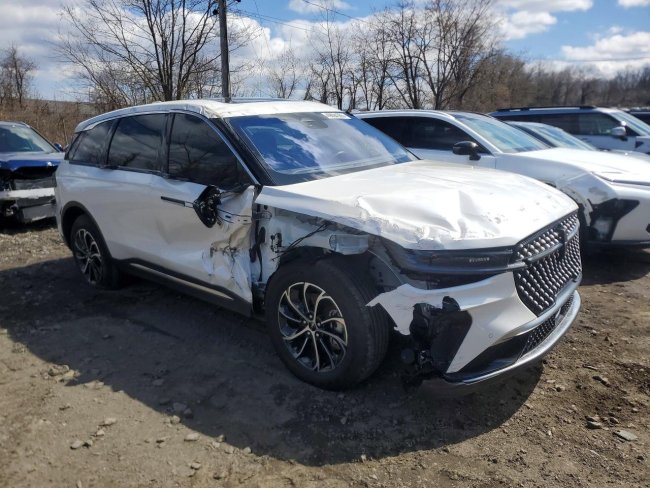 Salvage 2024 Lincoln Nautilus Premiere in Белый