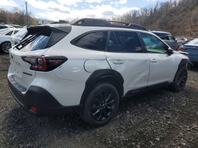 Salvage 2025 Subaru Outback Onyx Edition in Белый