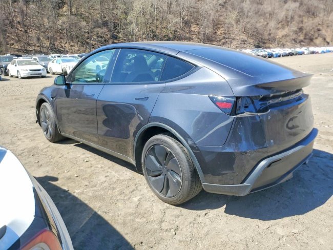 Salvage 2026 Tesla Model Y  in Серый
