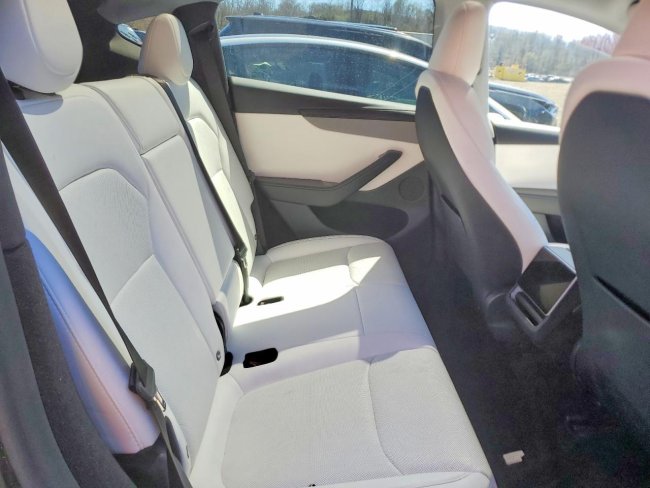 Salvage 2026 Tesla Model Y  in Серый