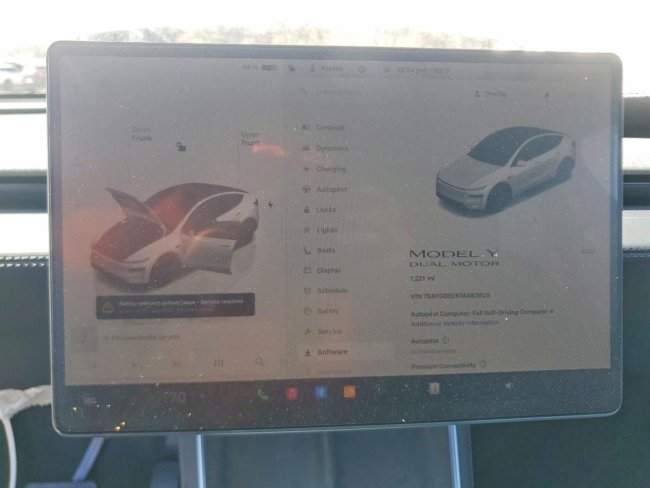 Salvage 2026 Tesla Model Y  in Белый