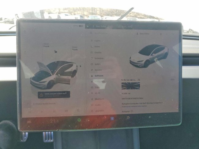 Salvage 2025 Tesla Model Performance in Белый