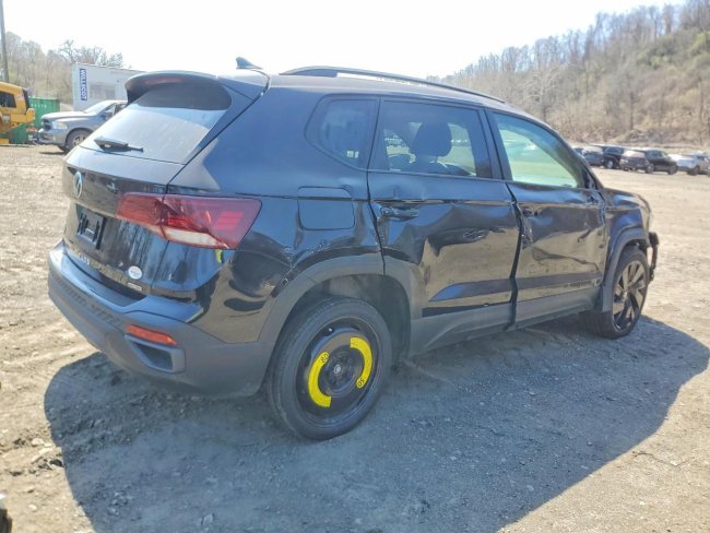 Salvage 2024 Volkswagen Taos  in Black