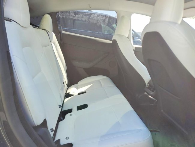 Salvage 2025 Tesla Model Y  in Серый