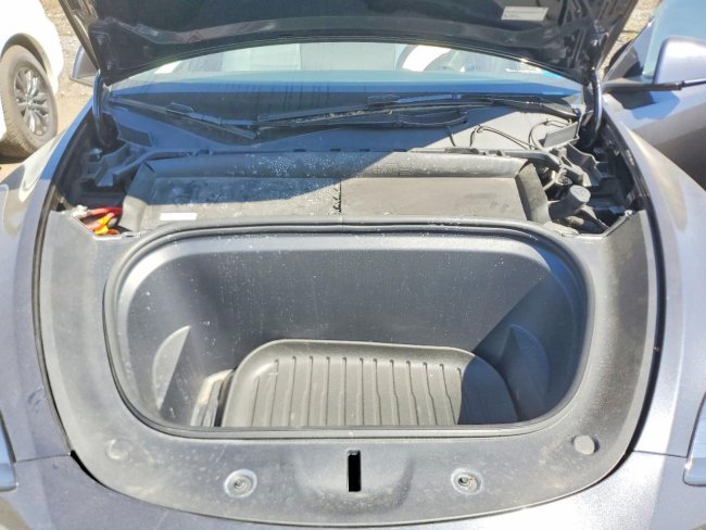 Salvage 2025 Tesla Model Y  in Серый