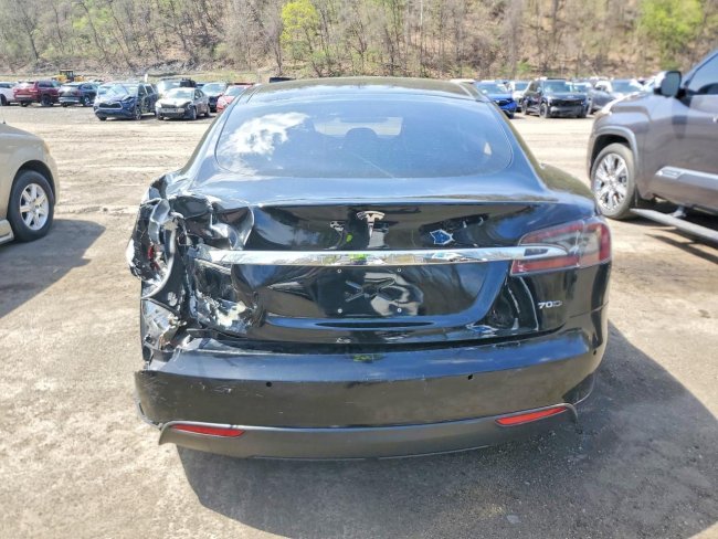Salvage 2015 Tesla Model S  in Black