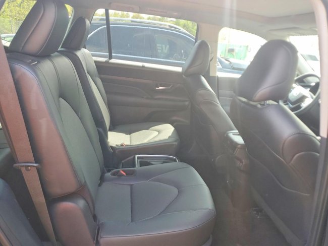 Salvage 2025 Toyota Grand Highlander Xle in Black