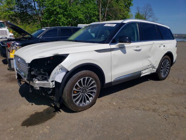 Salvage 2023 Lincoln Aviator  in White