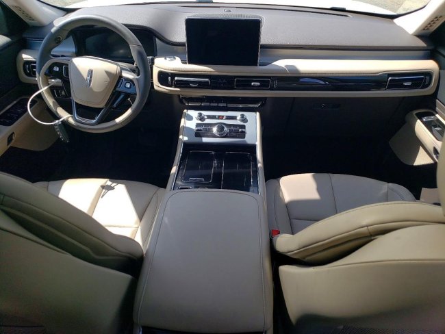 Salvage 2023 Lincoln Aviator  in White