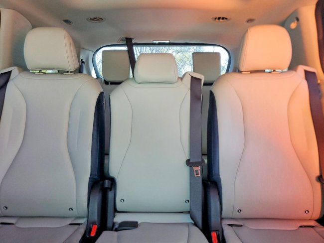 Salvage 2025 Kia Carnival Sx in Gray