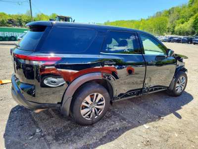 Salvage 2025 Nissan Pathfinder  in Black