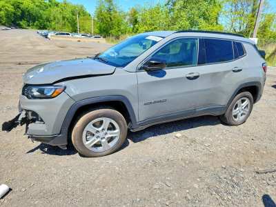 Salvage 2024 Jeep Compass  in Gray