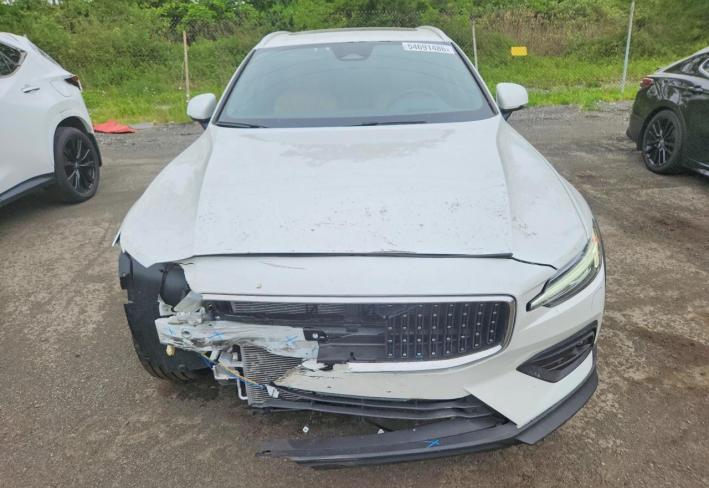 Salvage 2026 Volvo V60 Cross Country Ultra in Белый