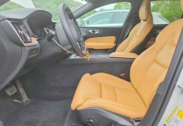 Salvage 2026 Volvo V60 Cross Country Ultra in Белый