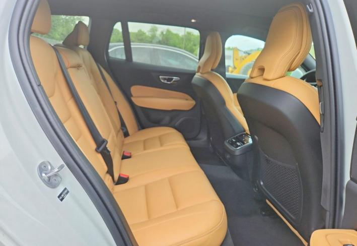 Salvage 2026 Volvo V60 Cross Country Ultra in Белый