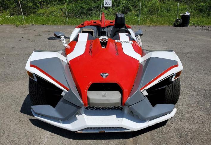 Salvage 2016 Polaris Slingshot Sl in Двухцветный