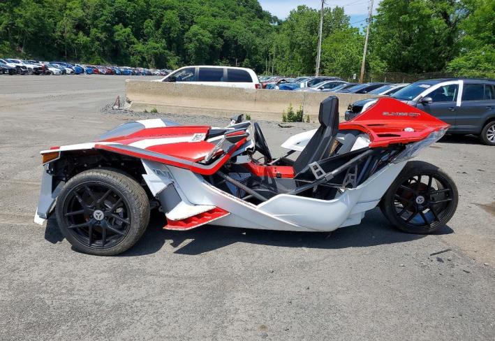 Salvage 2016 Polaris Slingshot Sl in Двухцветный