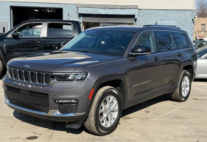 Salvage 2023 Jeep Grand Cherokee Limited in Серый
