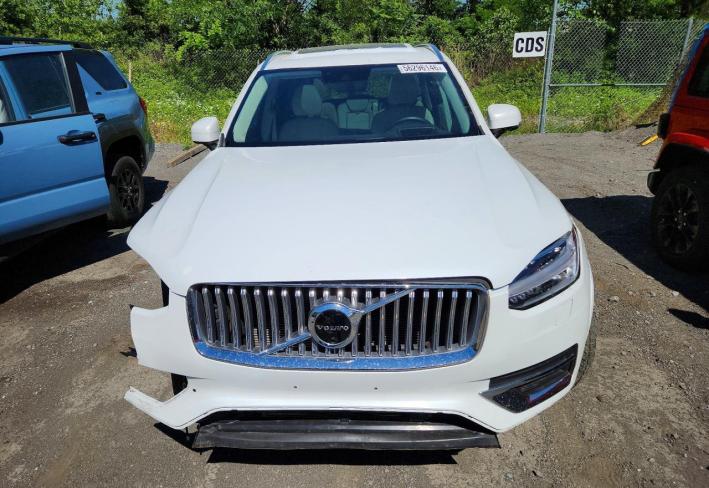 Salvage 2021 Volvo Xc90 T8 Recharge Inscription Express in White