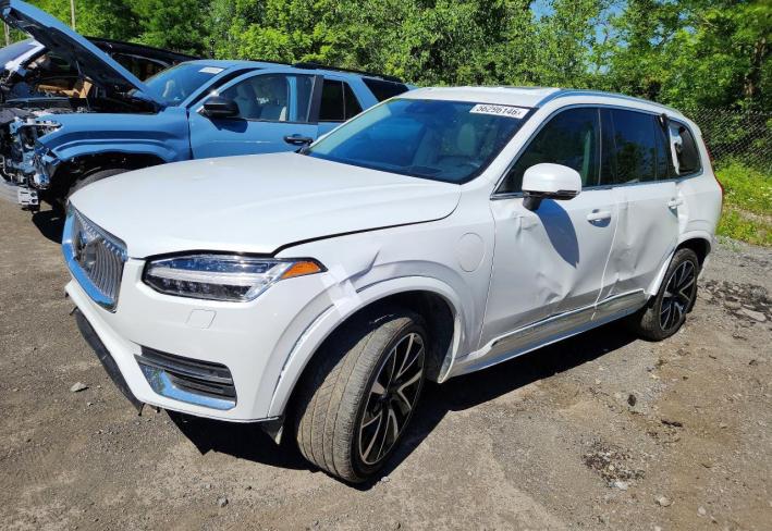 Salvage 2021 Volvo Xc90 T8 Recharge Inscription Express in White