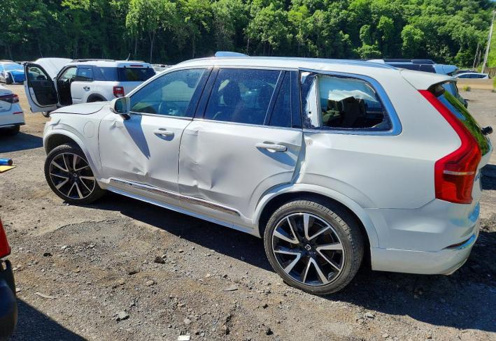 Salvage 2021 Volvo Xc90 T8 Recharge Inscription Express in White