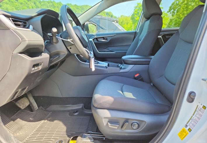 Salvage 2025 Toyota Rav4 Hybrid Xle in White