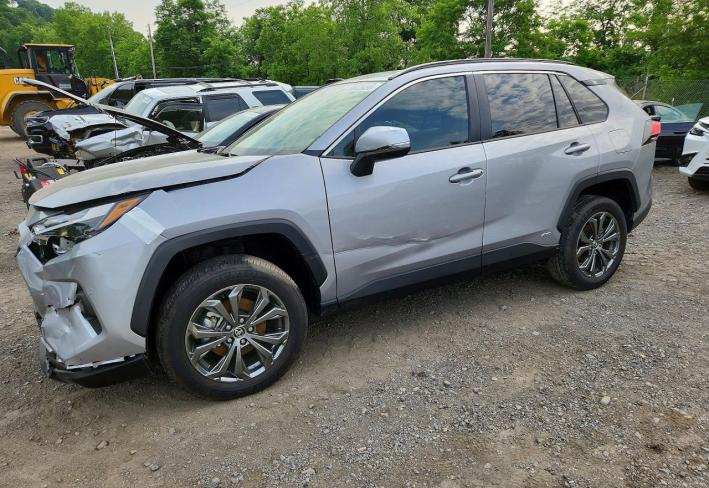 Salvage 2025 Toyota Rav4 Xle Premium in Silver