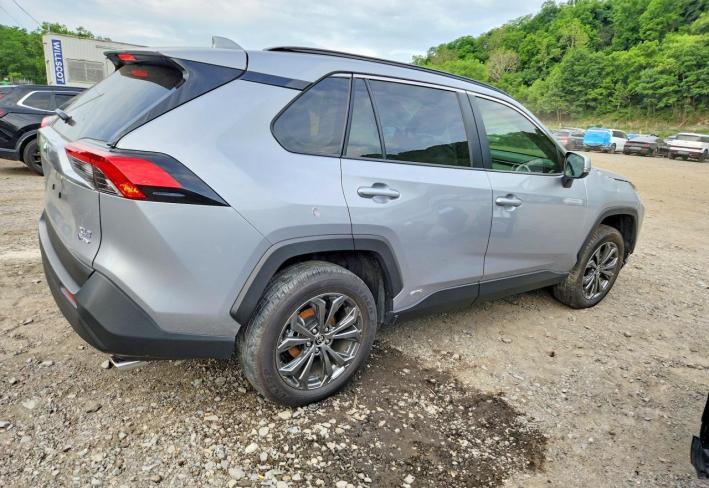 Salvage 2025 Toyota Rav4 Xle Premium in Silver