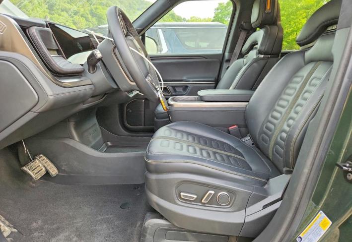 Salvage 2024 Rivian R1s Adventure in Green