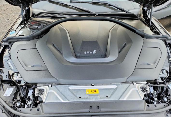 Salvage 2025 Bmw I4 M50 in Black