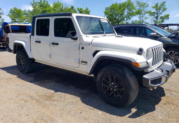 Salvage 2022 Jeep Gladiator  in White
