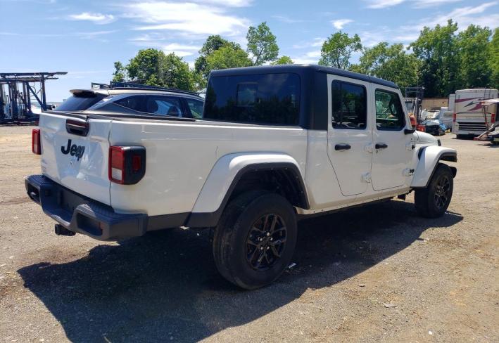 Salvage 2022 Jeep Gladiator  in White