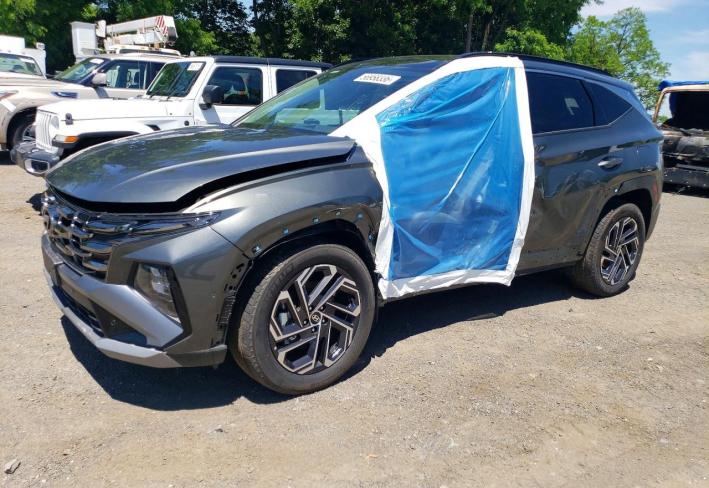 Salvage 2025 Hyundai Tucson Hybrid Limited in Gray