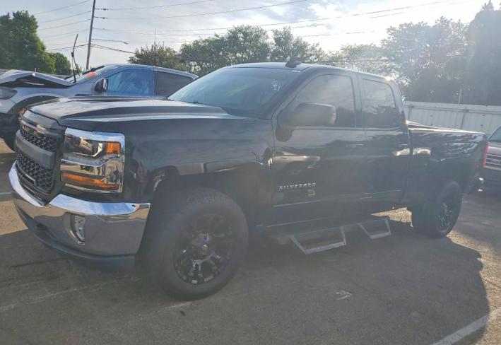 Salvage 2016 Chevrolet Silverado K1500 Lt in Black