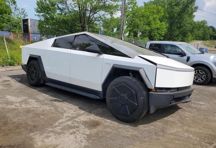 Salvage 2024 Tesla Cybertruck  in White
