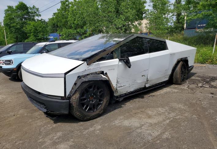 Salvage 2024 Tesla Cybertruck  in White