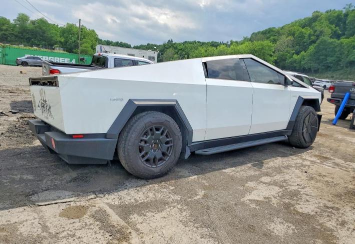 Salvage 2024 Tesla Cybertruck  in White