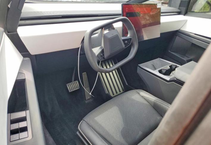 Salvage 2024 Tesla Cybertruck  in White