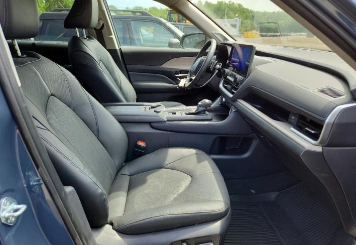 Salvage 2026 Toyota Grand Highlander Platinum in Blue