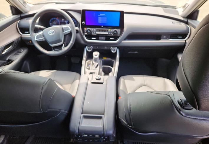 Salvage 2026 Toyota Grand Highlander Platinum in Blue
